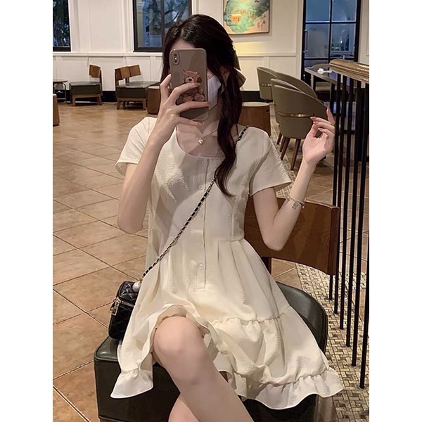 Váy liền thân đuôi xoè màu trắng nhẹ nhàng thanh lịch