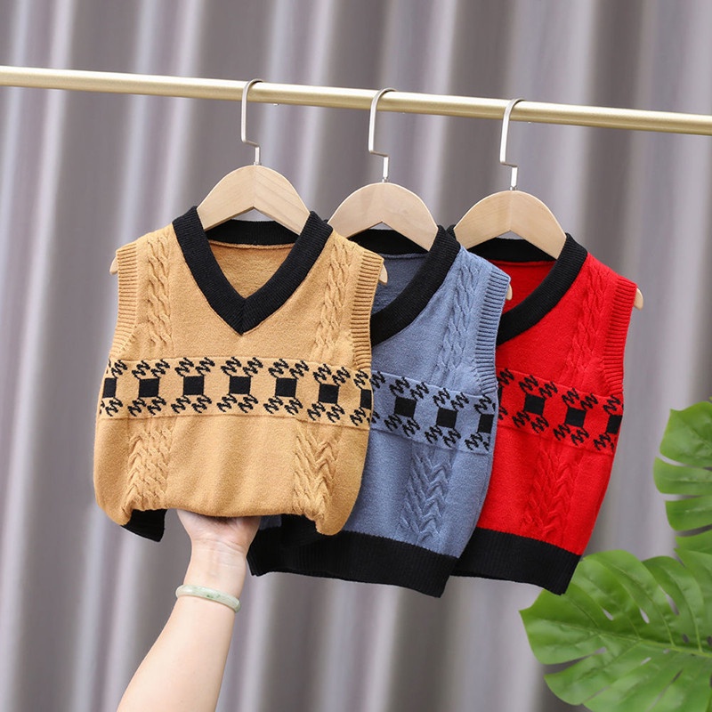 Áo Len Sát Nách Cổ Chữ V Dễ Phối Đồ Cho Nam