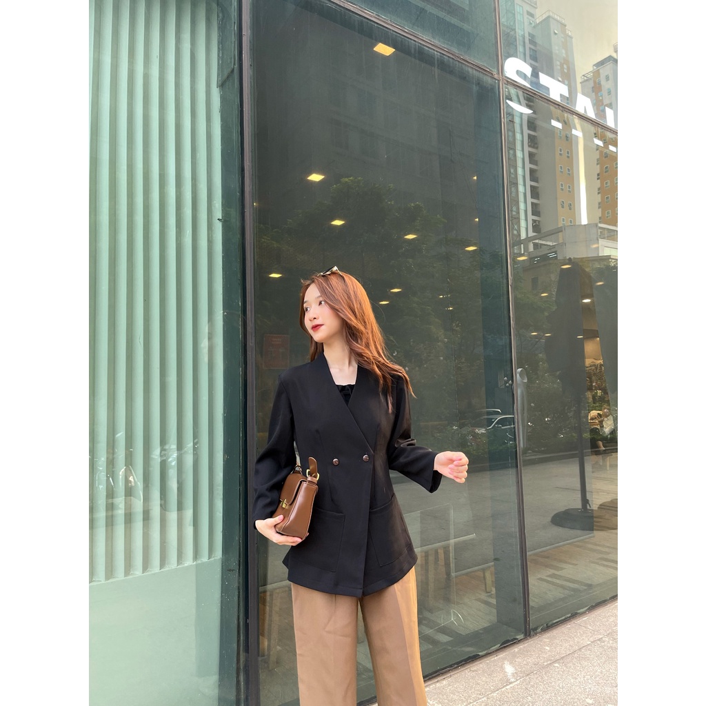 YU CHERRY | Áo khoác nữ không cổ, có túi Neckless Button Blazer YA391