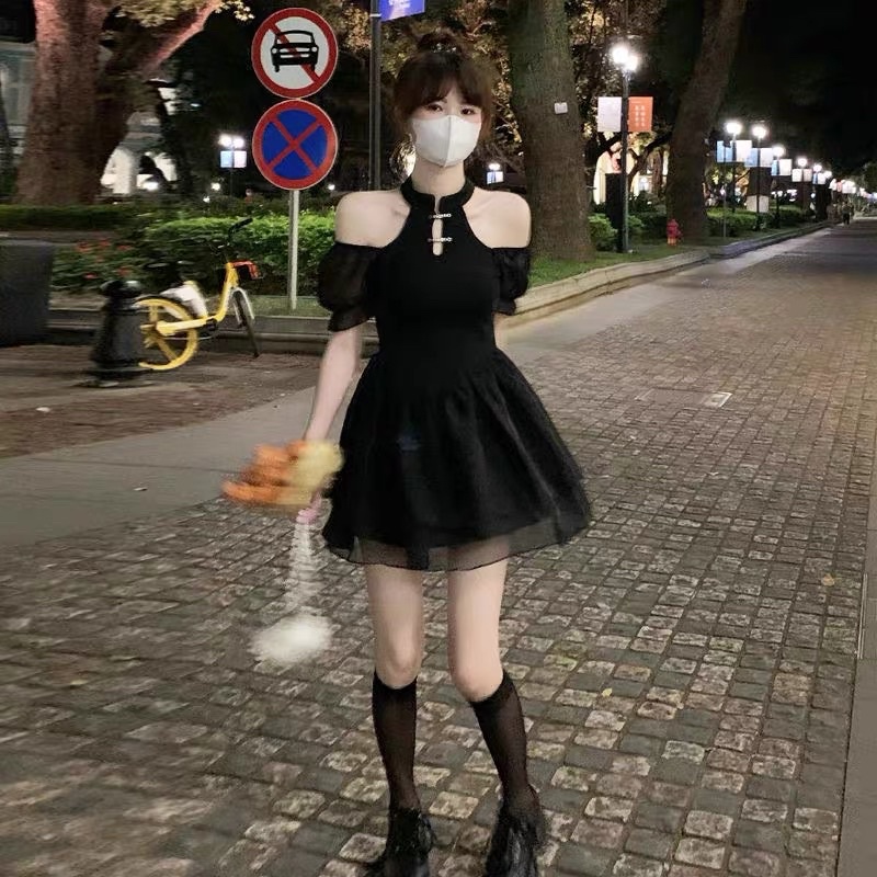 Đầm Sườn Xám Cách Tân Khoét Vai Xinh Xắn