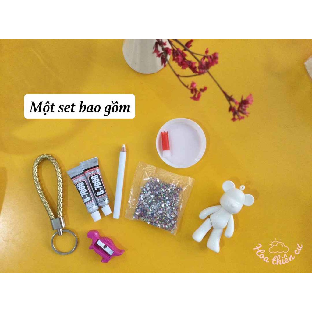 PVN48508 Set tự làm móc chìa khoá đính đá gấu bạo lực Bearbrick DIY handmade