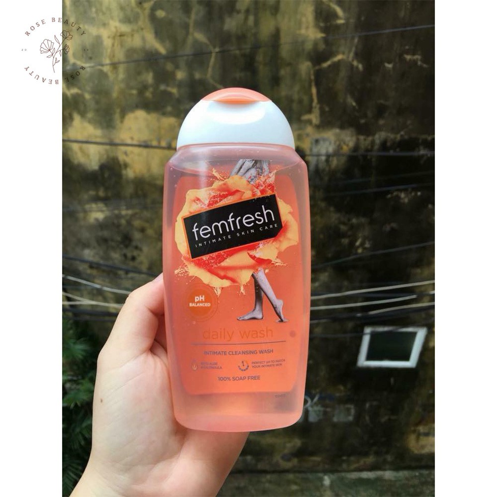 Dung dịch vệ sinh phụ nữ hàng ngày Femfresh Daily Intimate Wash 250ml