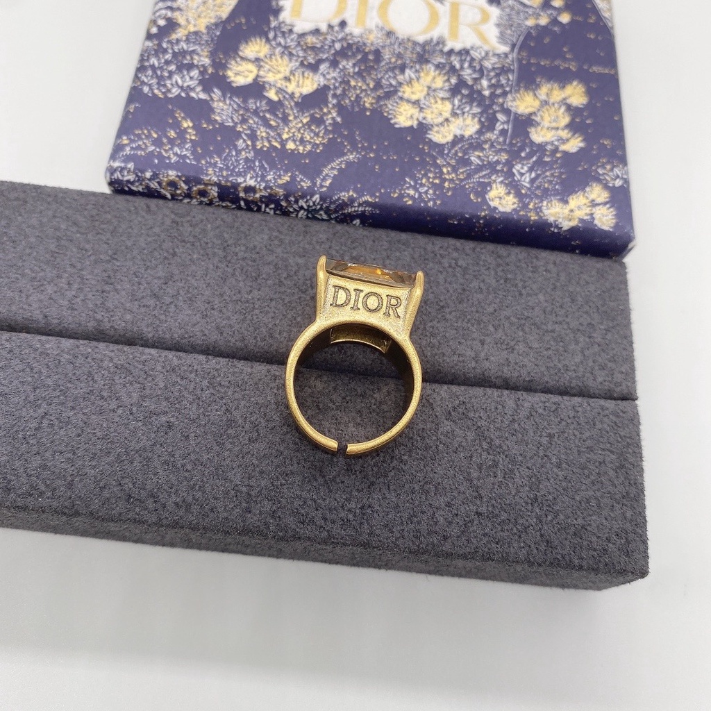 Nhẫn Dior Khắc Chữ Thời Trang Thanh Lịch