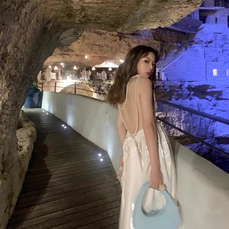 Đầm lụa bóng midi màu be hở lưng đính nơ siêu đẹp Lydia