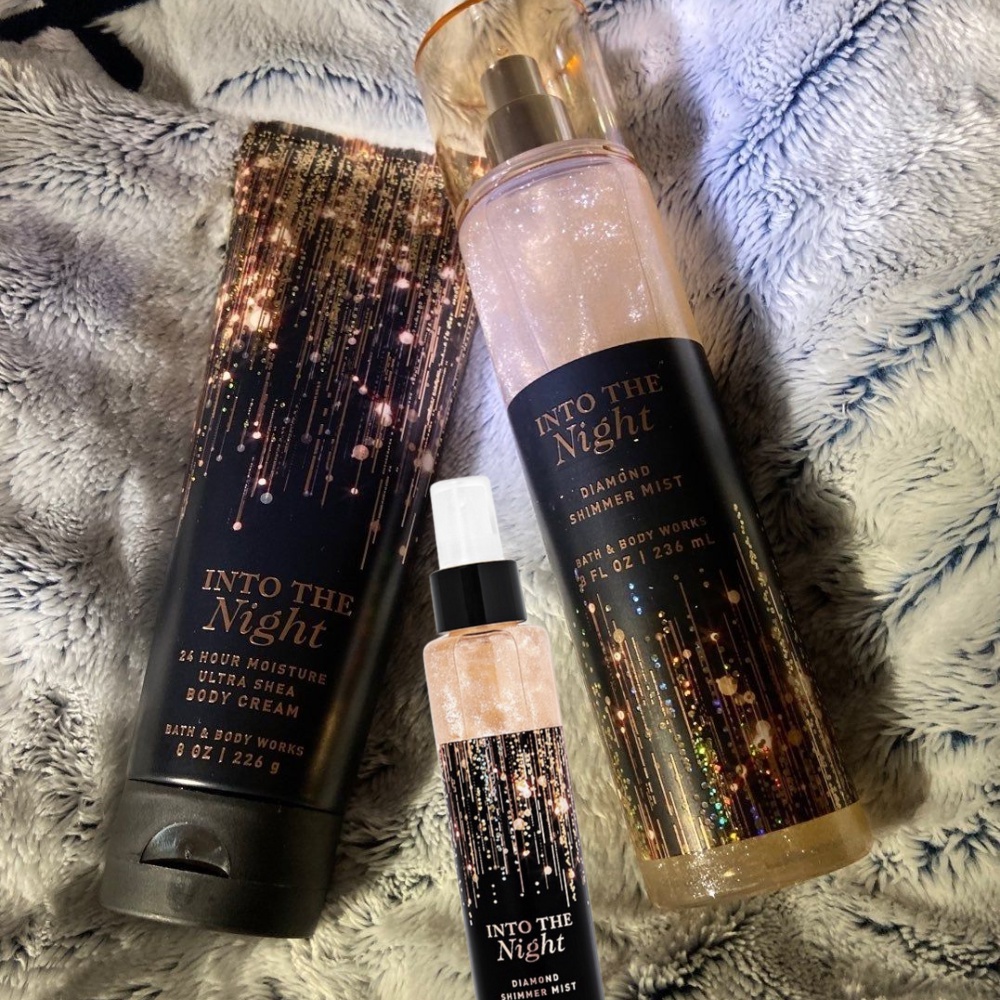 Xịt Thơm Toàn Thân Kim Tuyến Into The Night Diamond Shimmer Mist 146ml Cho Cô Nàng Thêm Nổi Bật