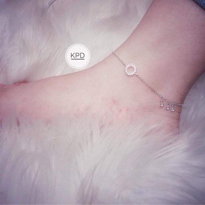 lắc chân xinh xắn