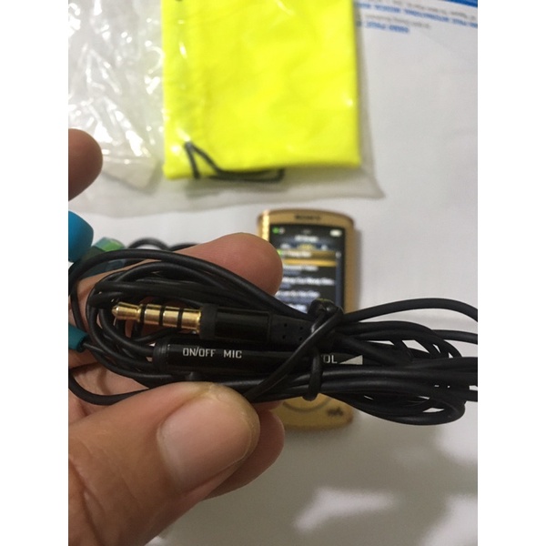 Combo máy nghe nhạc sony+tai nghe sony nc033