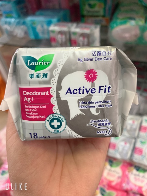 Băng vệ sinh phân tử bạc Laurier Active Fit (18 miếng/gói)