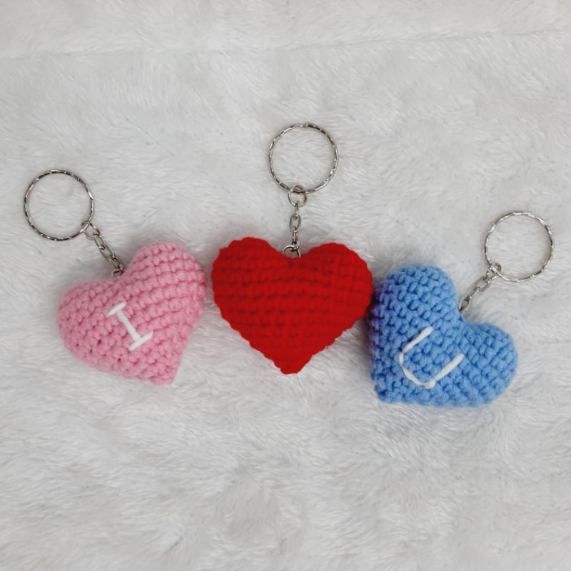 Móc khóa trái tim móc len có thêu chữ theo yêu cầu - Amigurumi heart ❤🧡💛💚💙💜