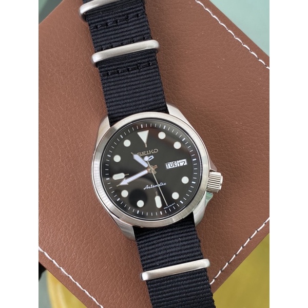 ĐỒNG HỒ NAM SEIKO 5 SPORT AUTOMATIC 2020 , DÂY NATO MÀU BALCK-ĐEN , SRPE67K1