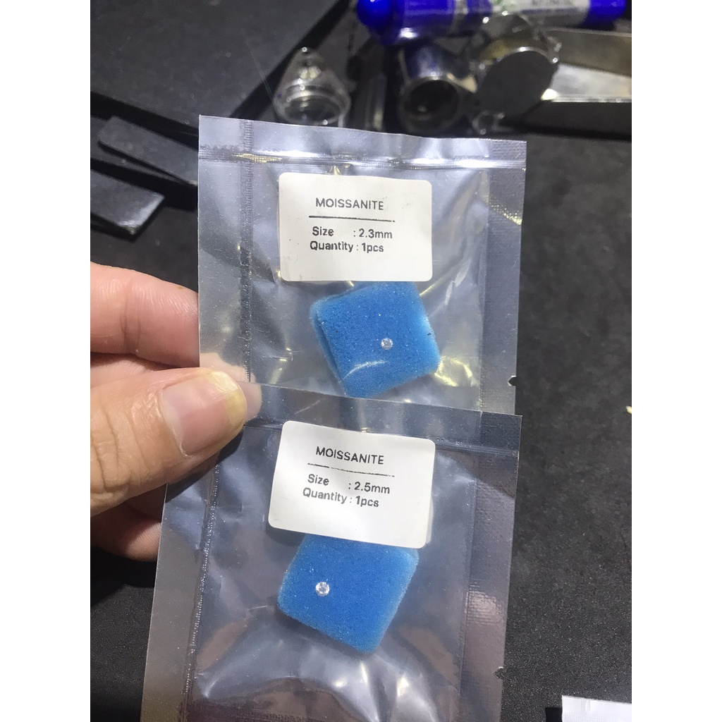 Đá đính răng Moissanite 2.3mm D VVS1