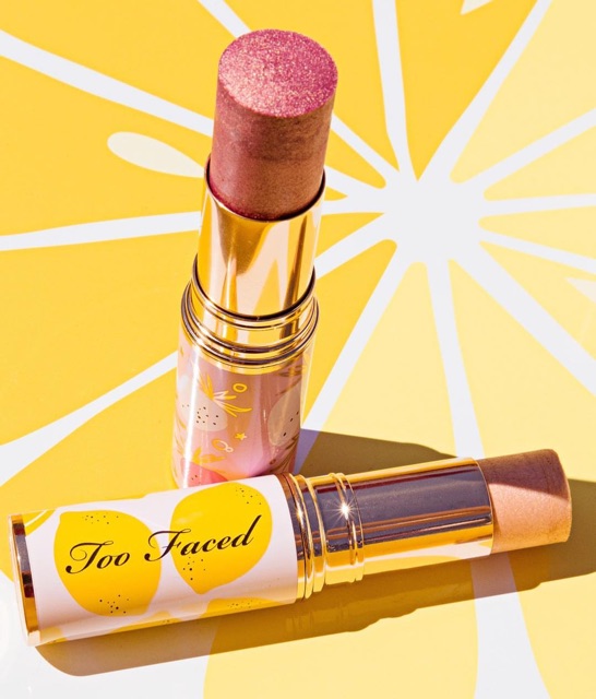 Too Faced - Bắt sáng dạng thỏi Highlight dạng thỏi của Too Faced - Frosted Fruits Highlighter Stick