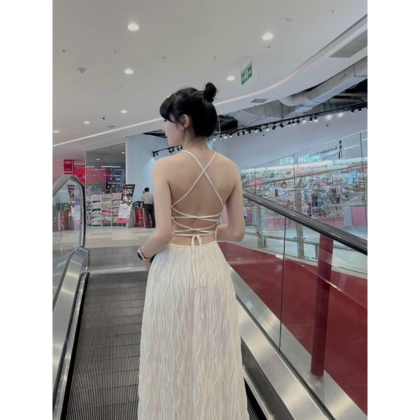 ĐẦM YẾM DÀI TRẮNG HỞ LƯNG CỘT DÂY
