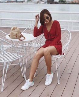 Jum đỏ nơ ngực