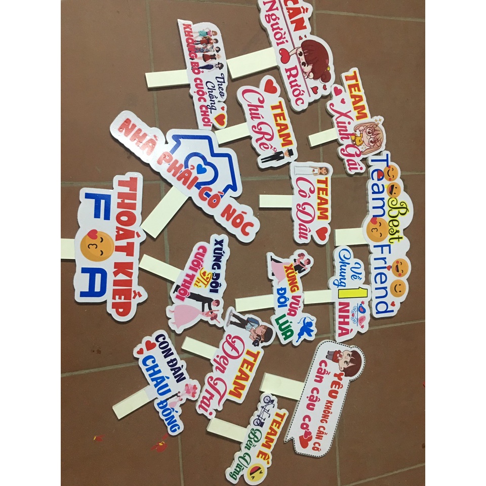 Hashtag cầm tay chụp hình đám cưới, sinh nhật, họp lớp