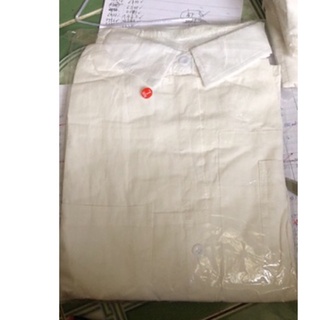 Sơ mi trắng giấu quần