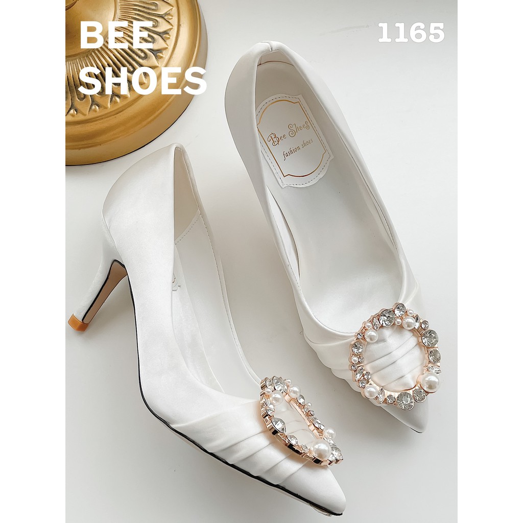 BEESHOES - GIÀY CAO GÓT NỮ MŨI NHỌN HỌA TIẾT ĐÁ TRÒN NGỌC - GIÀY CAO GÓT NỮ GÓT NHỌN CAO 7 PHÂN SẴN MÀU TRẮNG 201165