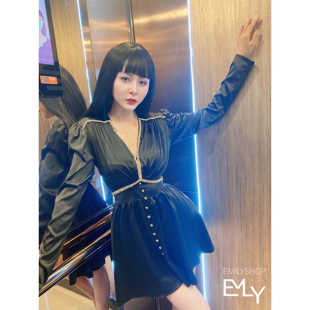 Đầm dáng xòe cổ v tay dài mini Emilyshop