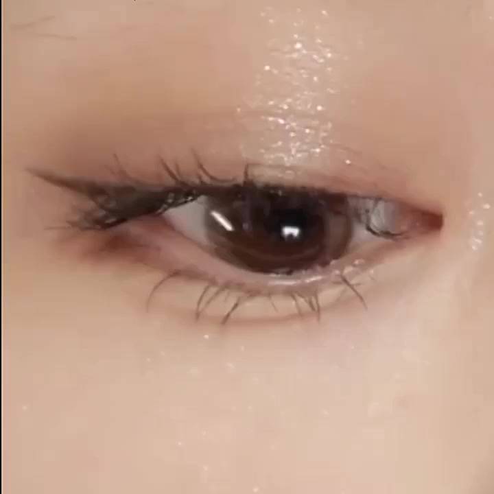 ⭐Bút kẻ bọng mắt cười và nếp mí Sweet Mint vỏ màu trắng + xanh dương | BigBuy360 - bigbuy360.vn