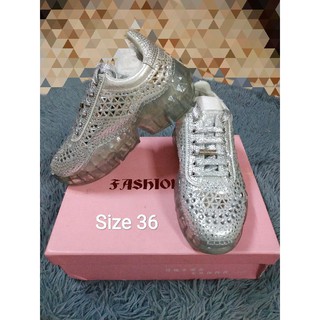 Giày sneaker đính đá hiệu UGG hàng QCCC size 36 (Clip thật shop quay 100%)