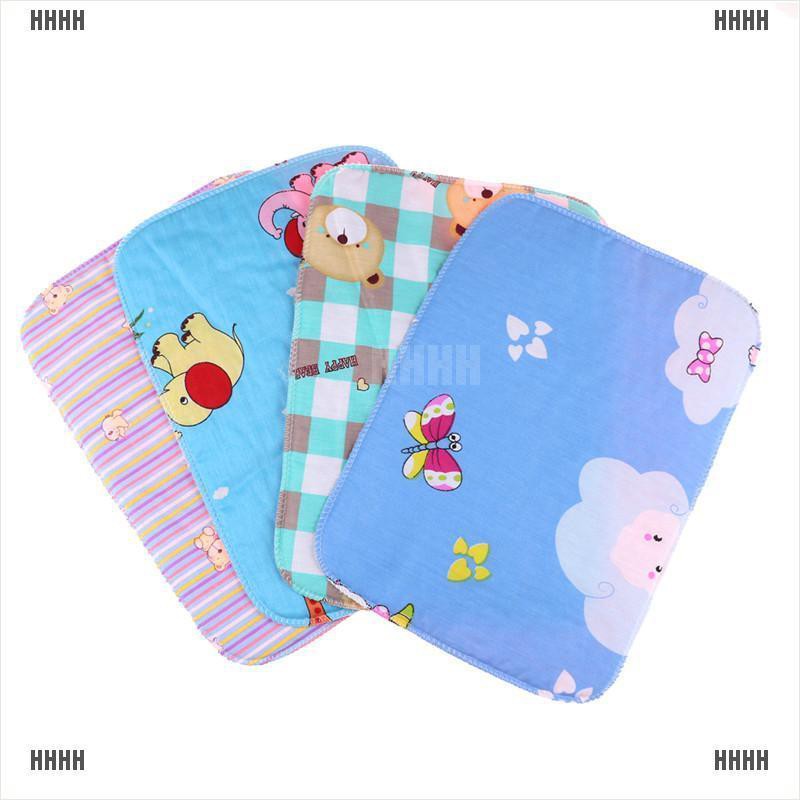 Thảm Lót Thấm Hút Chống Tràn Tiện Lợi Dành Cho Bé