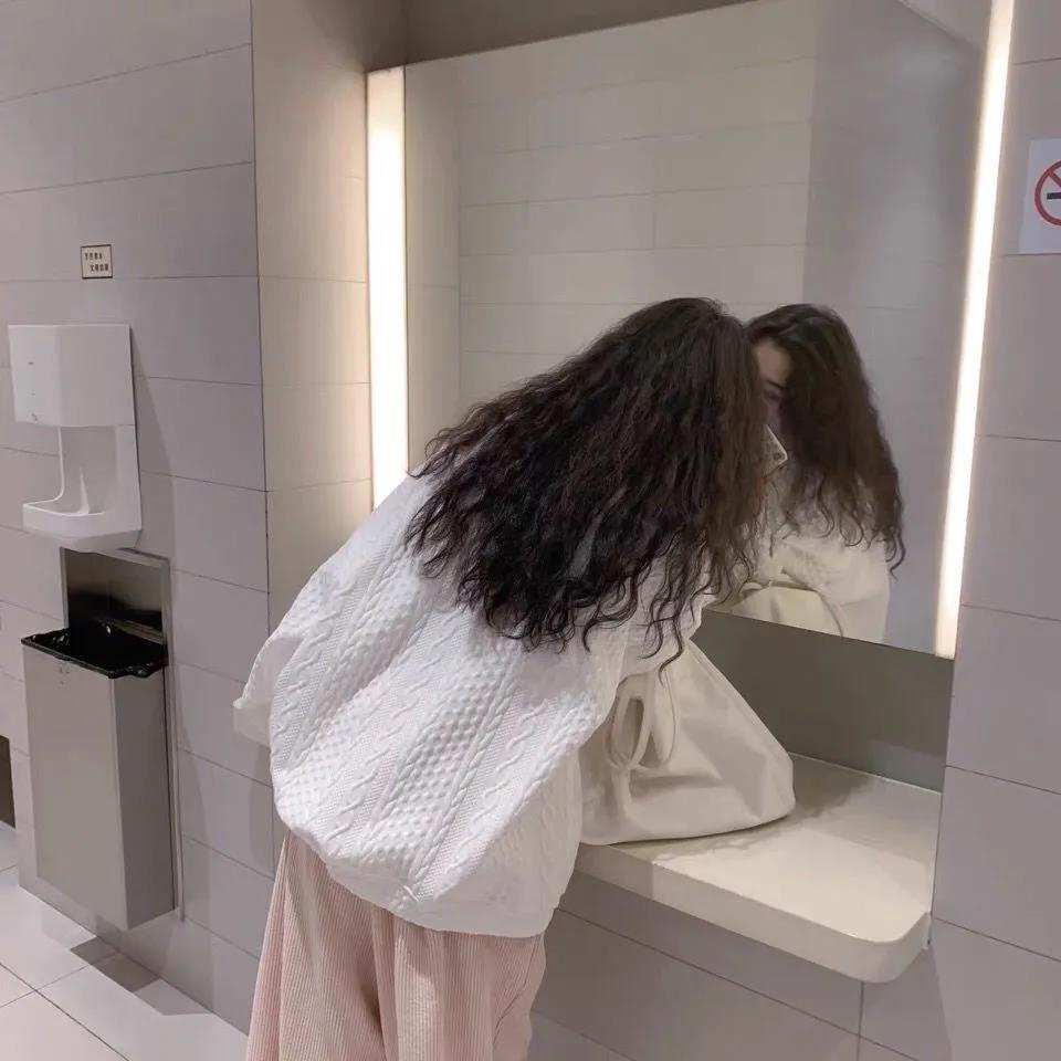 Áo sweater dáng rộng phong cách Hàn Quốc dễ phối đồ cho nữ