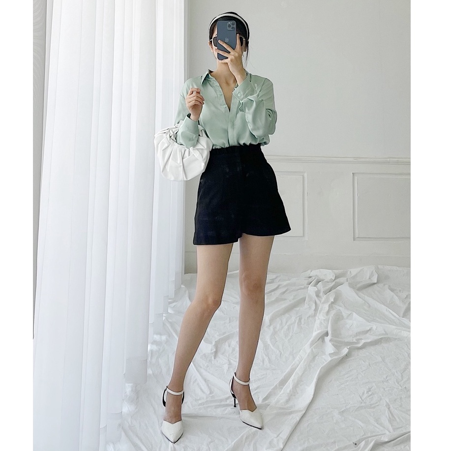 Quần shorts HEYBEE lưng cao xếp bèo, chất vải cotton dày dặn màu đen PERDITA SHORTS HT647