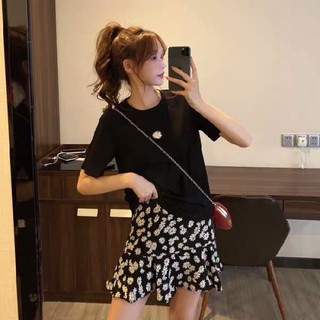 Set Bộ Cúc Hoạ Mi Chân Váy Và Áo Thun Daisy Trắng Đen Ulzzang - Chân Váy Đuôi Cá Ngắn Hoa Cúc Xoè Màu Đen Hot