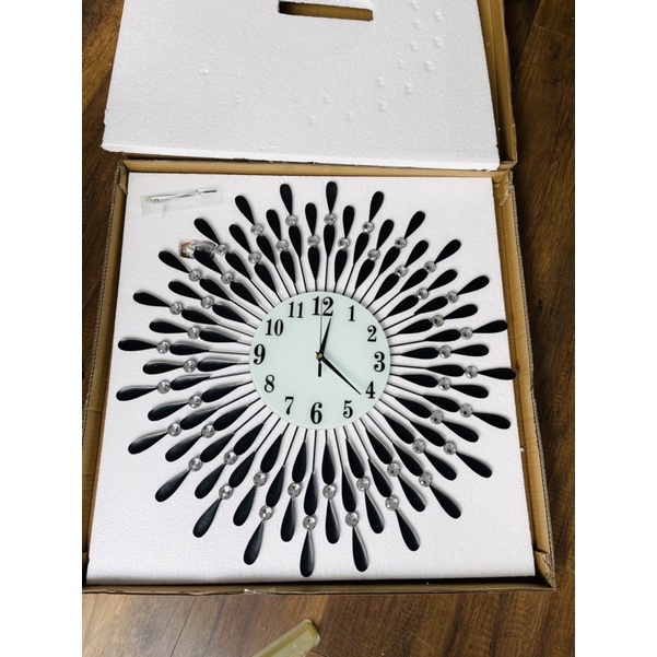 Đồng hồ treo tường trang trí Mặt Trời Đen MTD kích thước 70x70 cm