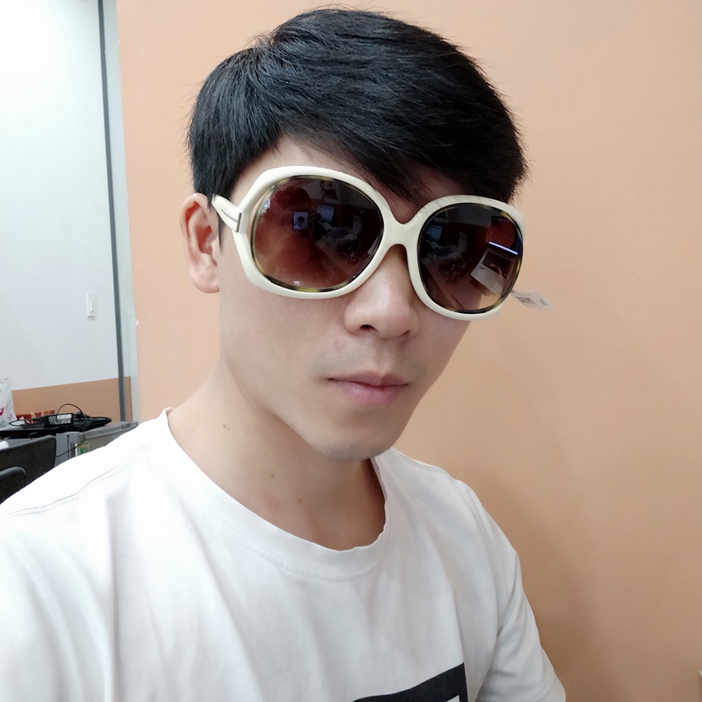 Kính mát thời trang Tomford TF100 342 chính hãng, thiết kế dễ đeo bảo vệ mắt