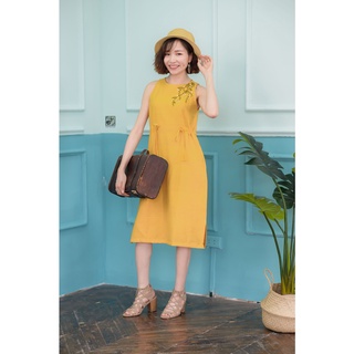 Váy cổ yếm thêu tường vy