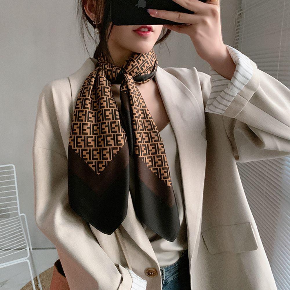 Khăn Quàng Cổ Lụa Hình Vuông Lớn In Chữ Kẻ Sọc Cổ Điển Thanh Lịch Dễ Phối Đồ Trang Trí Phong Cách Hàn Quốc