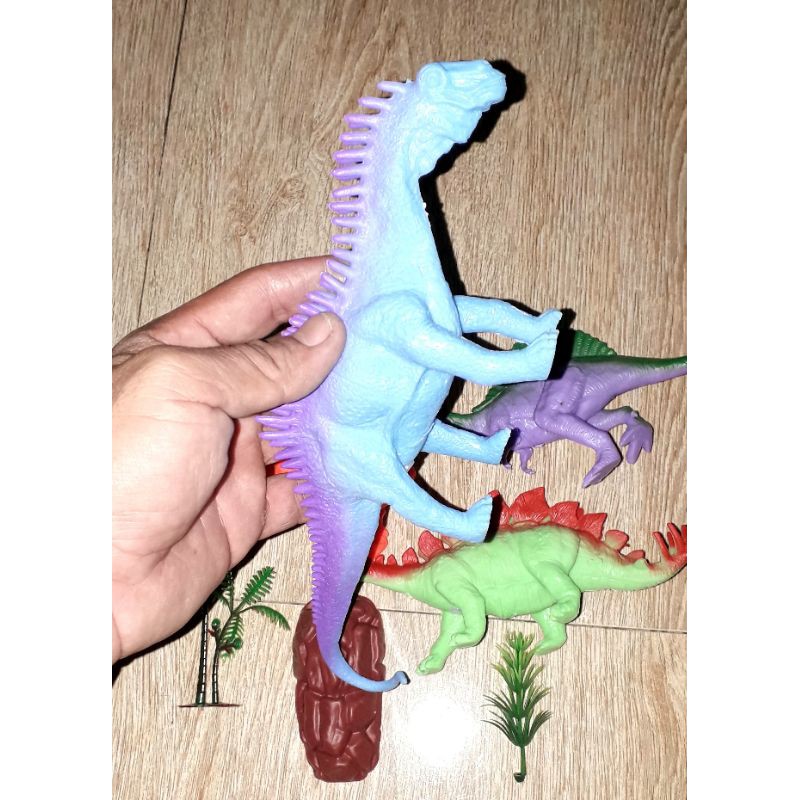 Sét 4 con khủng long chít chít bằng nhưa kèm phụ kiện