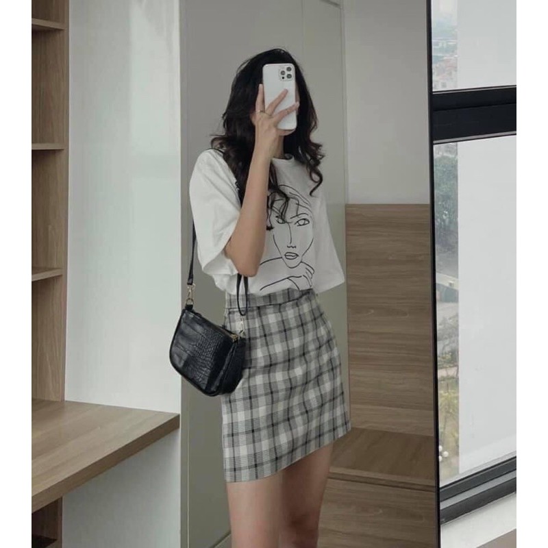 ➖ Set áo thun đầu người +chân váy kẻ caro