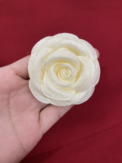 Tag hoa hồng nhỏ cài áo