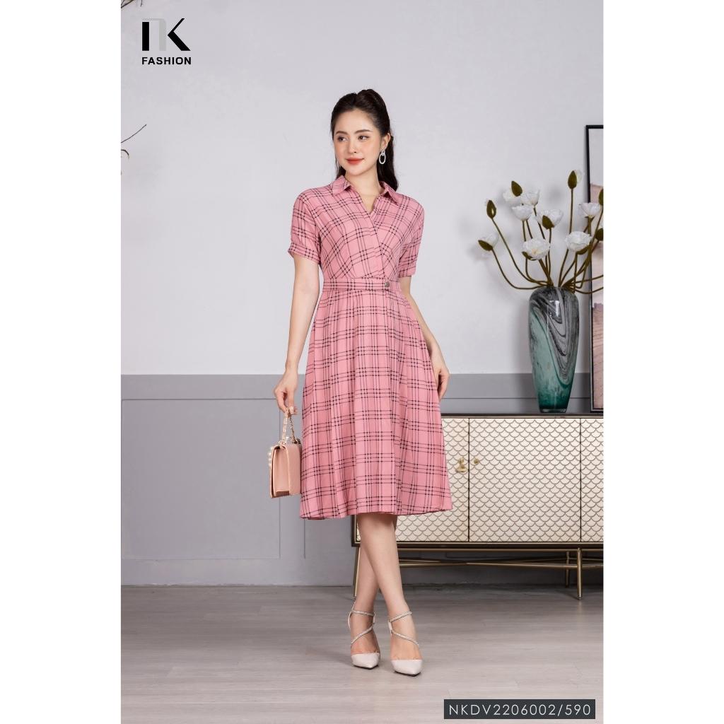 Đầm Nữ Xếp Ly Kẻ Caro NK Fashion Cổ Sơ Mi Tay Cánh Dơi, Chất Liệu Nhập Hàn Cao Cấp Mềm Mịn NKDV2206002