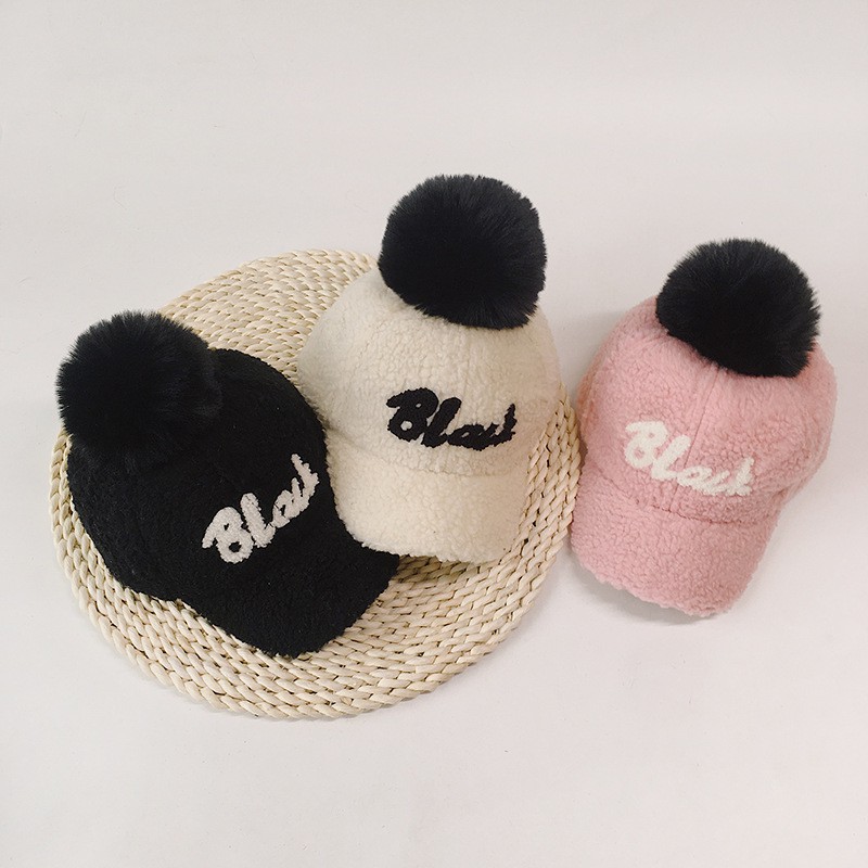 Mũ lưỡi trai vải nhung kiểu thêu phối quả bóng lông thoáng mát đáng yêu dành cho bé