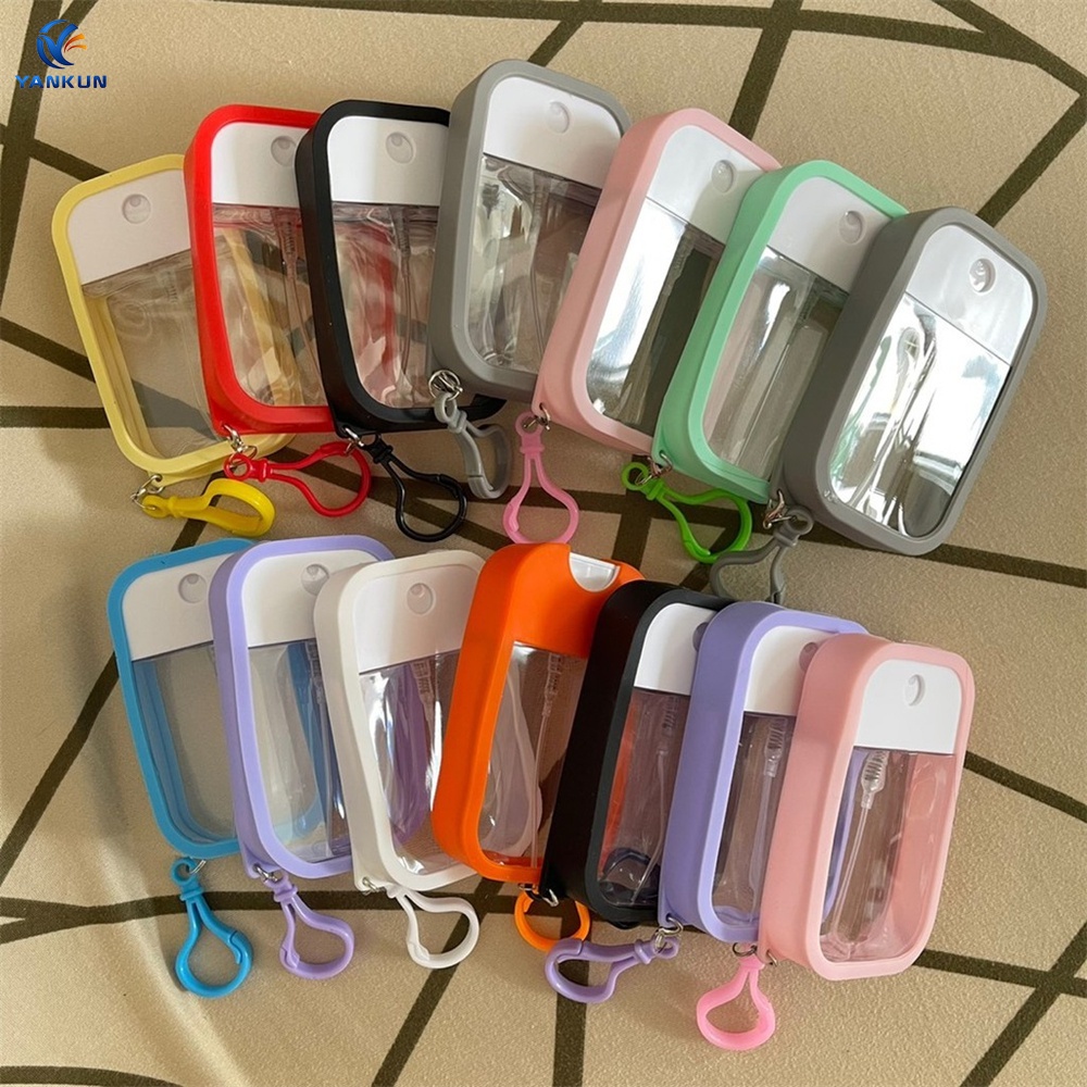 Chai cồn rỗng đựng nước hoa/thực phẩm hình vuông kèm móc khóa bằng silicon tiện dụng