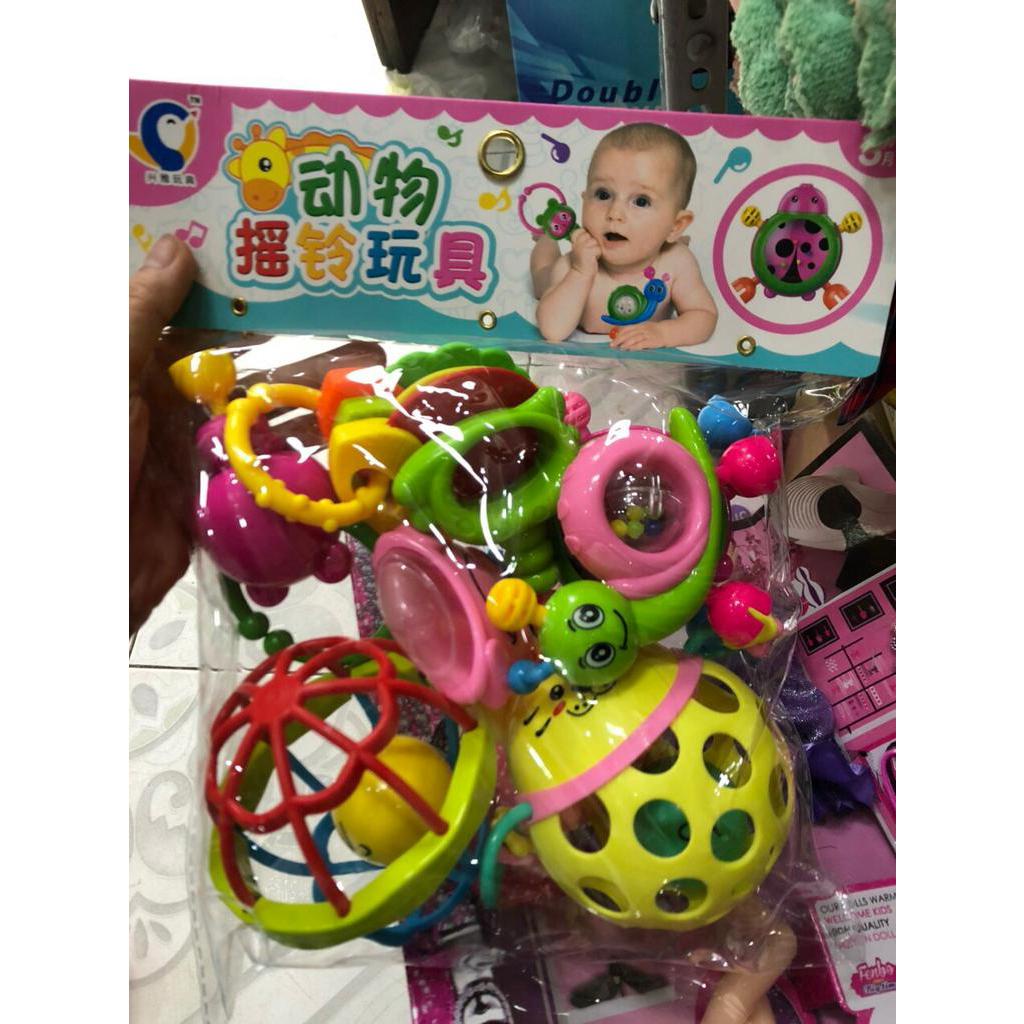 Bộ đồ chơi xúc xắc lục lạc 8 món dễ thương, tạo âm thanh vui nhộn, giúp bé tăng cường vận động, phát triển trí tuệ