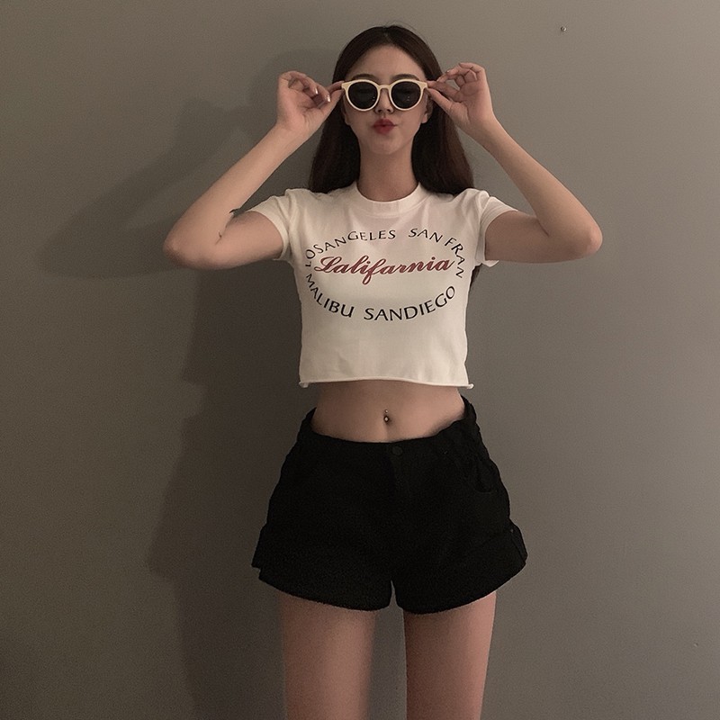 Áo Croptop tay ngắn hoạ tiết chữ cho phái nữ