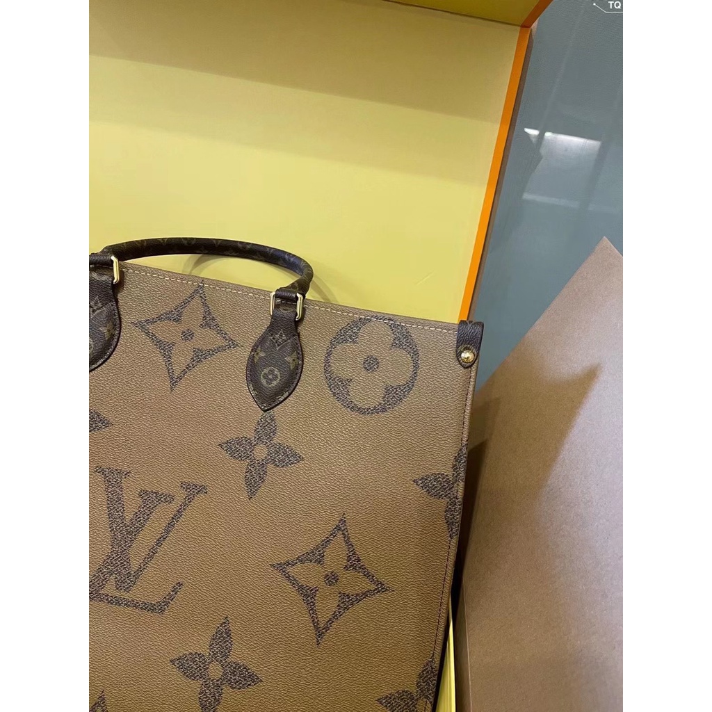 Túi xách LV hành lý.