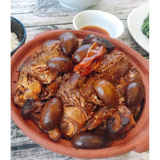 Cá diếc kho niêu