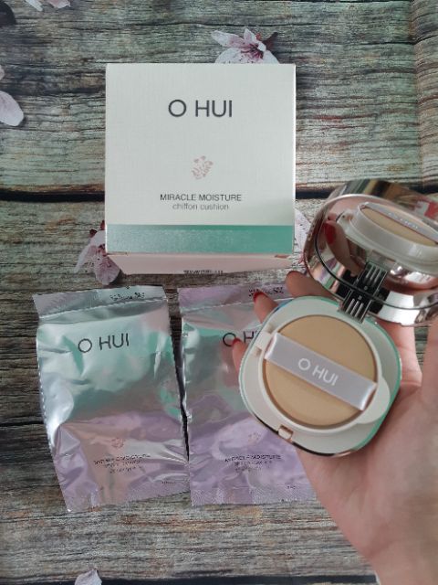 Set phấn nước Ohui Miracle moisture tặng 2 lõi