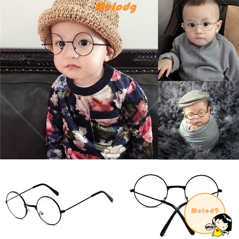 Kính gọng kim loại cho bé chụp hình