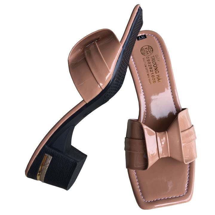 Dép nữ cao gót Trường Hải đế vuông cao 4cm màu vàng bò QNN0269