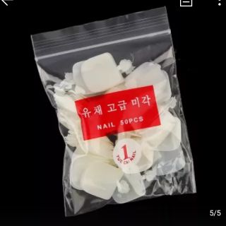 Móng chân giả trắng đục