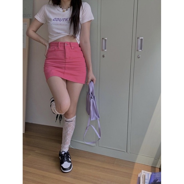 Áo Thun Croptop Tay Ngắn Cổ Tròn In Chữ Hoạ Tiết Dáng Ôm Body Phong Cách Năng Động Xinh Xắn