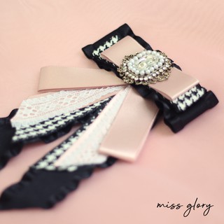𝐑𝐎𝐒𝐄𝐋𝐘𝐍𝐍 𝐁𝐎𝐖 𝐁𝐑𝐎𝐎𝐂𝐇 - Cài áo nơ đen hồng đính đá
