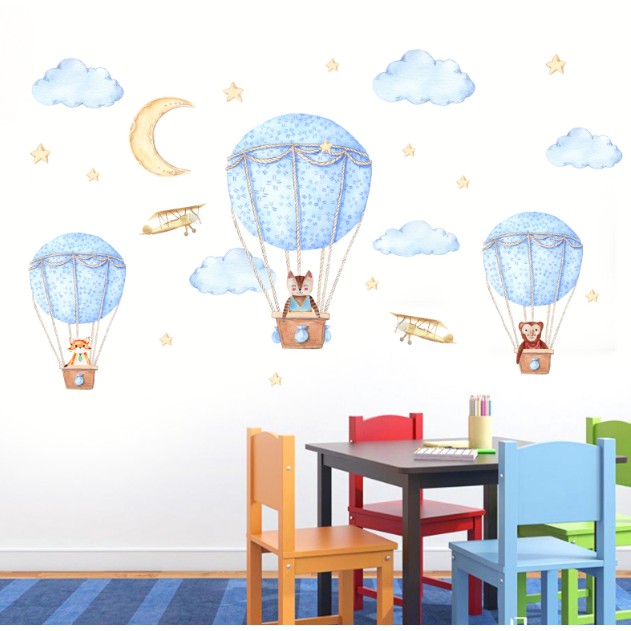 Decal trang trí tường - Cáo Vui chơi cùng Khinh Khí Cầu