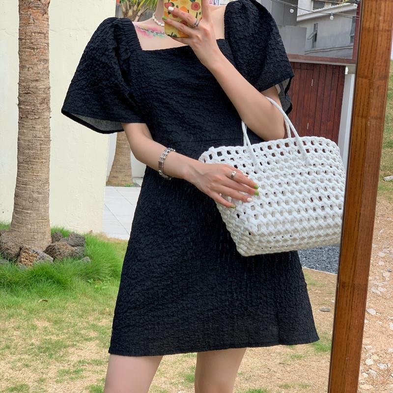 Đầm cổ vuông tay ngắn họa tiết thời trang cho nữ